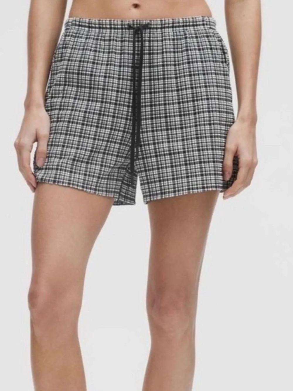 Seersucker Check Mid-Rise Pull-On Short 3
